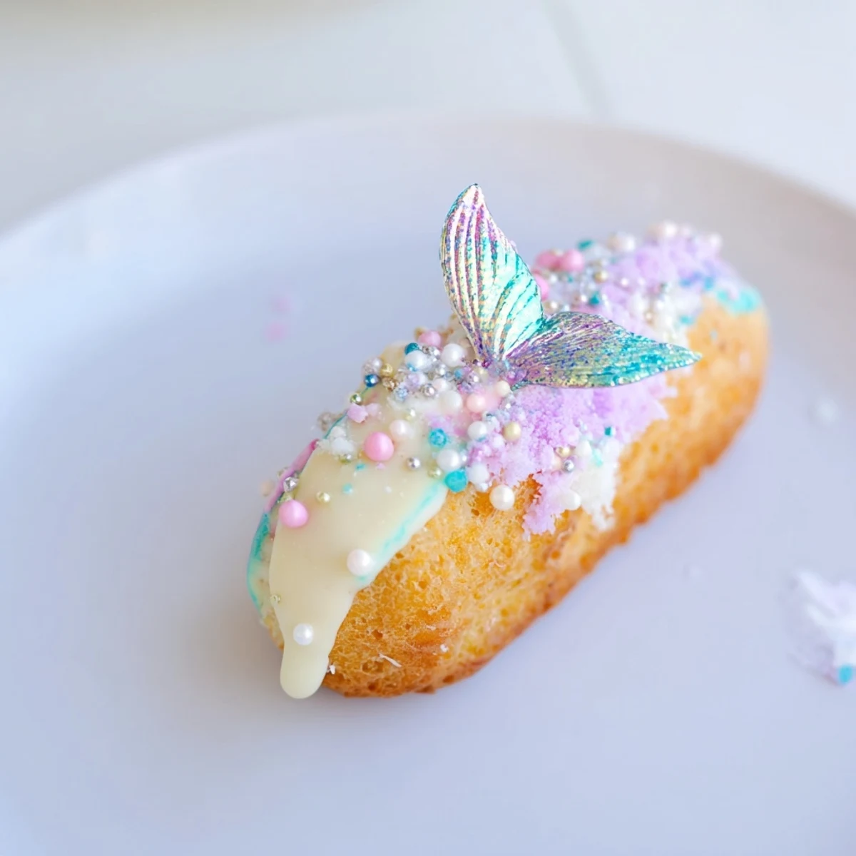 Close-up of freshly decorated Mignardises Queue de Sirène, ready to serve for a delightful dessert.